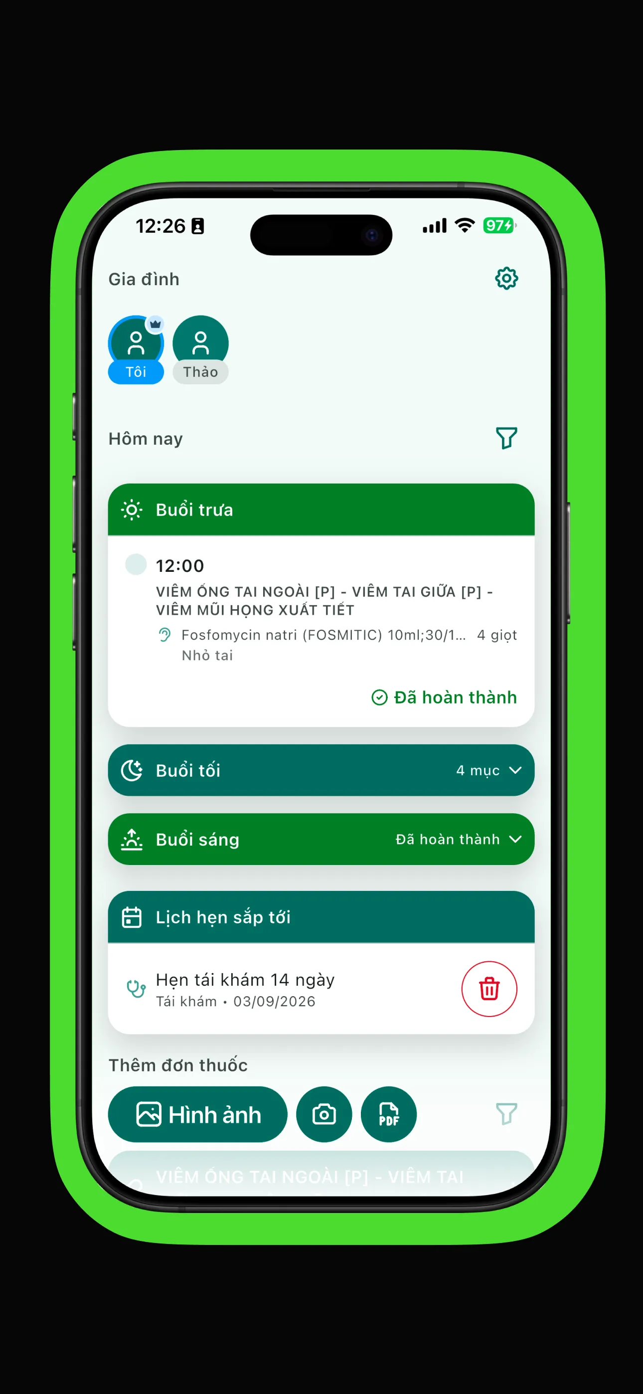 Màn hình chính ứng dụng Thuốc ơi trên iPhone, hiển thị nhóm gia đình và các lời nhắc uống thuốc trong ngày hôm nay